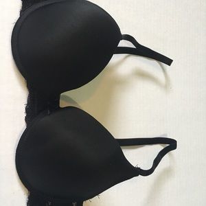Black padded bra with straps